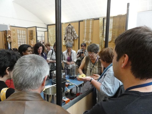 Participants at the dye
            demonstration