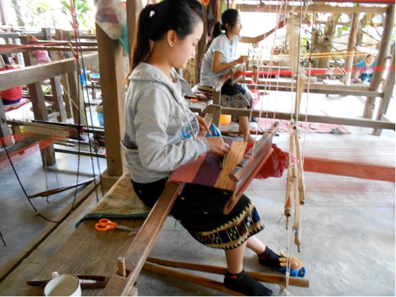 Ban Xieng Lek Village
            weavers 