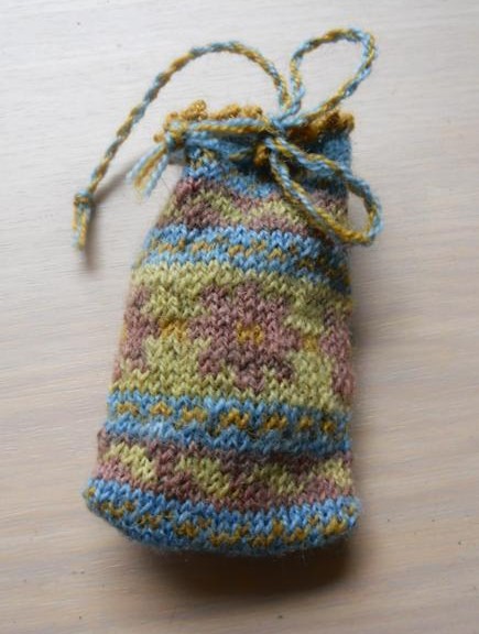 Bag knitted from yarns dyed with Indigofera australis