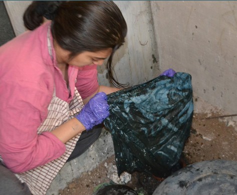 Dyeing in natural indigo vat